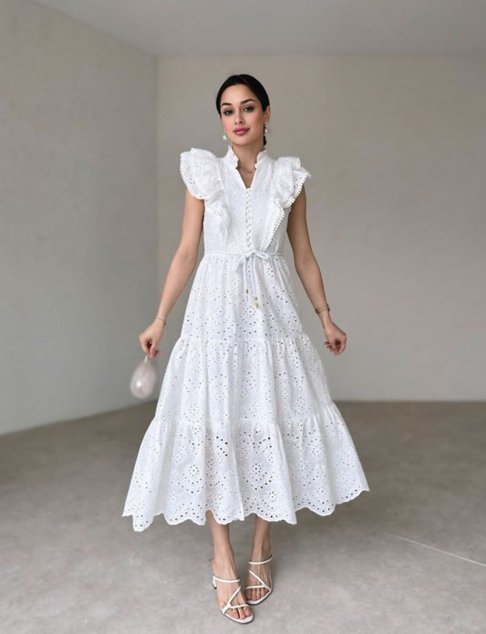 Beyaz Fırfırlı Düğmeli Elbise