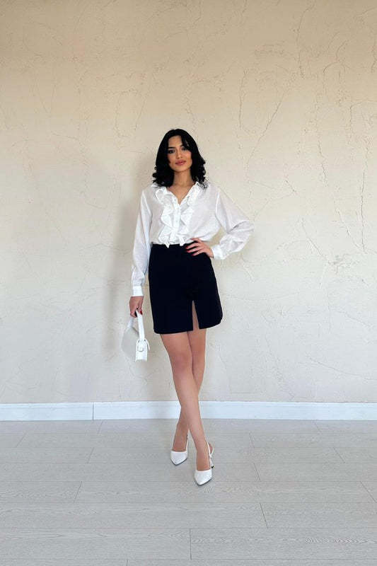 Siyah Yırtmaçlı Gül Detaylı Mini Etek