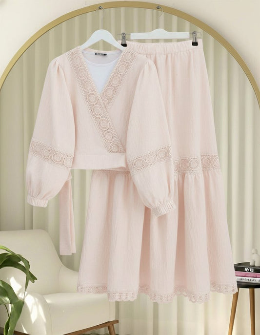 Dantel Detaylı Bağlamalı Kolu Lastikli Kraş Etekli Takım -Bej