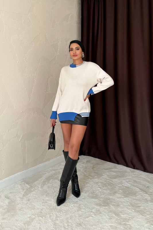 Mavi Yaka Ve Manşet Garnili Triko Kazak