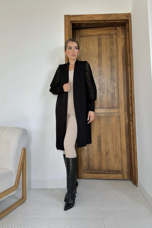 Siyah Kolları Örgülü Triko Hırka