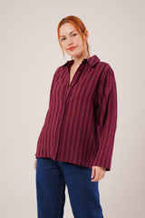 Düğmeli Ve Çizgi Detaylı Siyah Gömlek