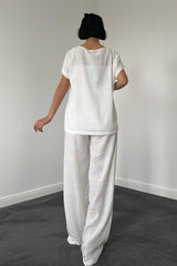 Beyaz T-Shirt Ve Pantolon Takım