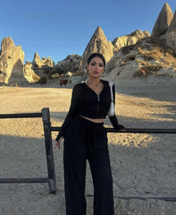 Kadın Uzun Kollu Parmak Geçme Ve Fermuar Detay Kısa Ceket Ve İspanyol Paça Pantolon Ikili Takim