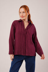 Düğmeli Ve Çizgi Detaylı Siyah Gömlek