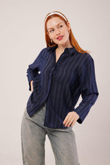 Düğmeli Ve Çizgi Detaylı Siyah Gömlek