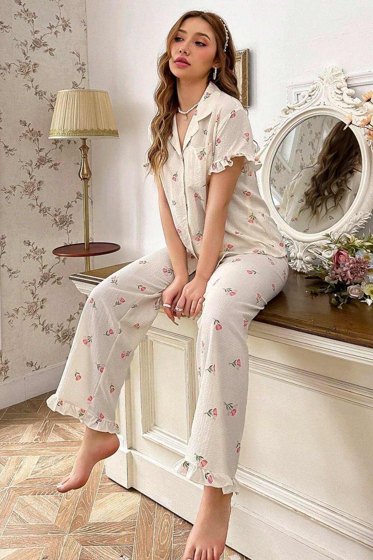 Ekru Çiçek Desenli Yakalı Pijama Takımı 7036