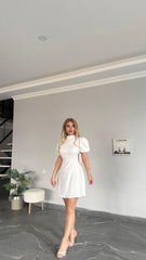 Kadın Atlas Kumaş Iç Astarlı Gizli Fermuarlı Inci Düğme Detaylı Mini Elbise