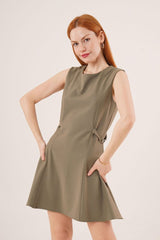 Yanları Zincir Detaylı Sıfır Kol Gri Mini Elbise