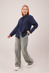 Düğmeli Ve Çizgi Detaylı Siyah Gömlek