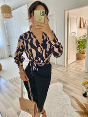 Kadın Uzun Kollu Kruvaze Yaka Dijital Baskılı Fiyonk Detay Atlas Kumaş Elbise