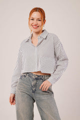 Crop Model Cepli Ve Çizgili Beyaz Gömlek