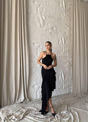 GÜLLÜ ELBİSE ASİMETRİK KATLI - Siyah