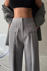 KAPALI GENİŞ PİLE CEP KAPAK DETAYLI PANTOLON - Gri