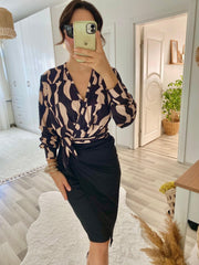 Kadın Uzun Kollu Kruvaze Yaka Dijital Baskılı Fiyonk Detay Atlas Kumaş Elbise