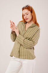 Düğmeli Ve Çizgi Detaylı Siyah Gömlek