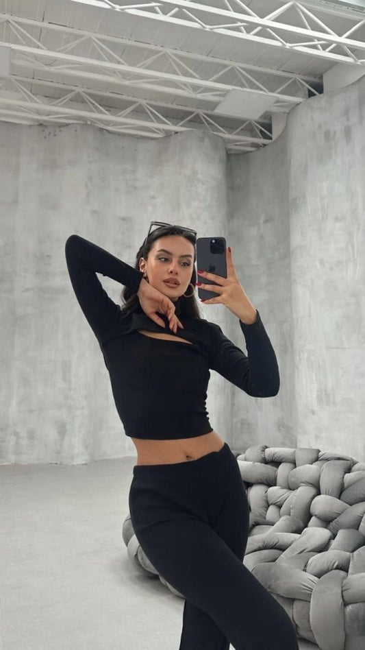 Kadın Uzun Kollu Pencere Detay Göğüs Dekolteli Bluz Ve Bol Paça Pantolon Ikili Takim