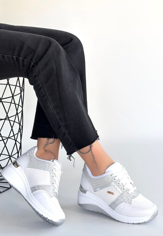 Geja Beyaz Cilt Bağcıklı Spor Ayakkabı