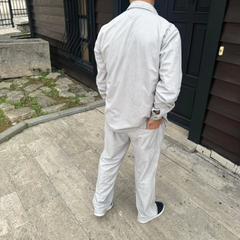 Erkek Kadife Oversize Takım – Gömlek Ve Pantolon İkili Set Füme Corduroy Şıklığı, Rahat Ve Zarif Duruş Yumuşak Dokulu Kadife Kumaş, Düğmeli Gömlek Üst Ve Lastikli Pantolon Alt Parça Ile Gün Boyu Konfor- Gri