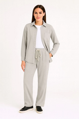 Kadife Oversize Takım – Gömlek Ve Pantolon İkili Set Füme Corduroy Şıklığı, Rahat Ve Zarif Duruş Yumuşak Dokulu Kadife Kumaş, Düğmeli Gömlek Üst Ve Lastikli Pantolon Alt Parça Ile Gün Boyu Konfor- Gri