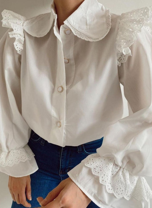 Omuzu Fırfırlı Fistolu Kolu Lastikli Düğmeli Gömlek -Beyaz