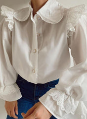 Omuzu Fırfırlı Fistolu Kolu Lastikli Düğmeli Gömlek -Beyaz