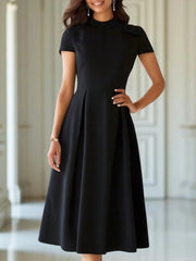 Kadın Kısa Kollu Yarı Balıkçı Yaka Pileli Janjan Krep Midi Elbise