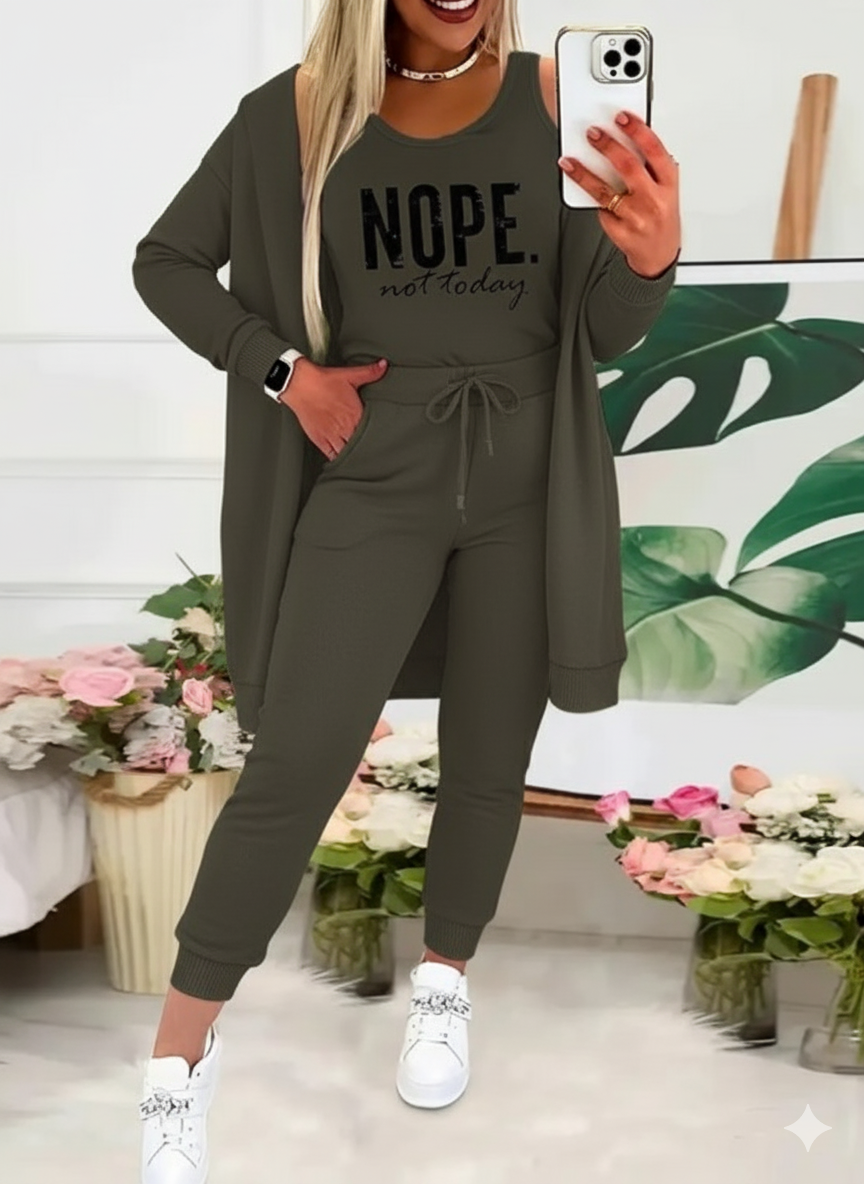 Kadın Askılı Yuvarlak Yaka Yazılı Viskon Iki Iplik Bluz Ceket Ve Pantolon 3lü Takım