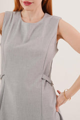 Yanları Zincir Detaylı Sıfır Kol Gri Mini Elbise