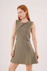 Yanları Zincir Detaylı Sıfır Kol Gri Mini Elbise