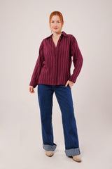 Düğmeli Ve Çizgi Detaylı Siyah Gömlek