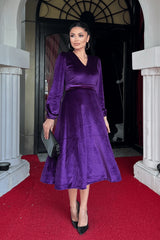 Kadın Uzun Kollu V Yaka Kuşak Dahil Kadife Kumaş Midi Boy Elbise