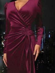 Kadın Uzun Kollu Kruvaze Yakalı Yandan Büzgülü Midi Kadife Elbise