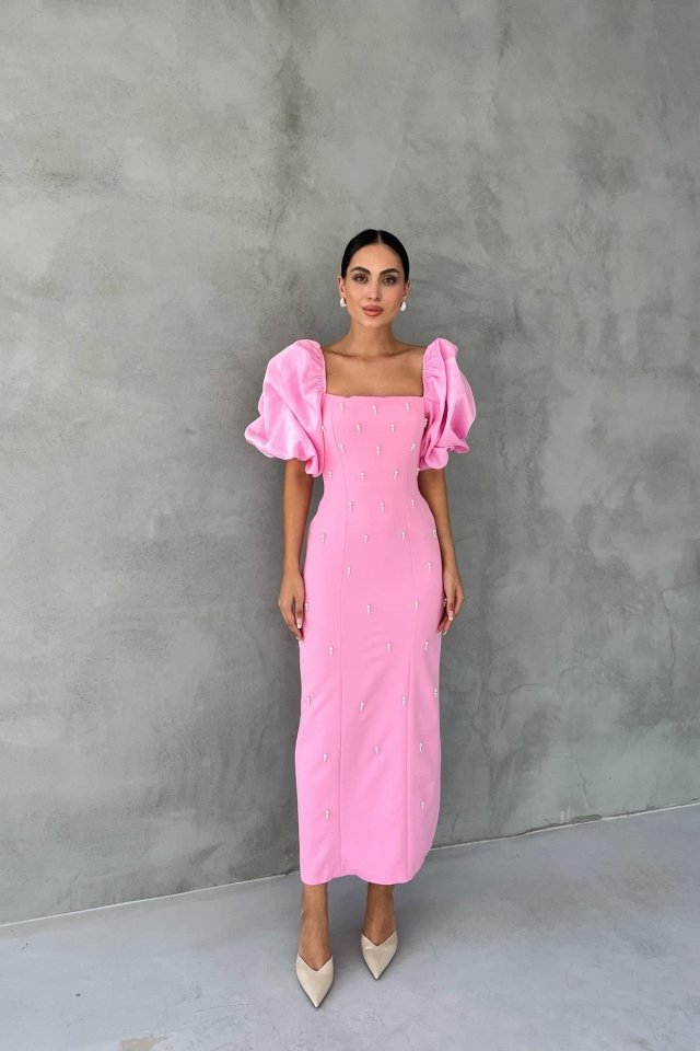 Pembe İşlemeli Kolu Garnili Elbise