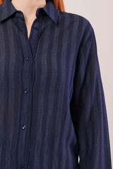Düğmeli Ve Çizgi Detaylı Siyah Gömlek